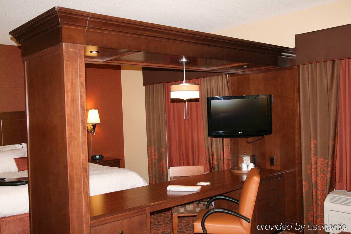 Hampton Inn & Suites New Castle, Pa Room photo
