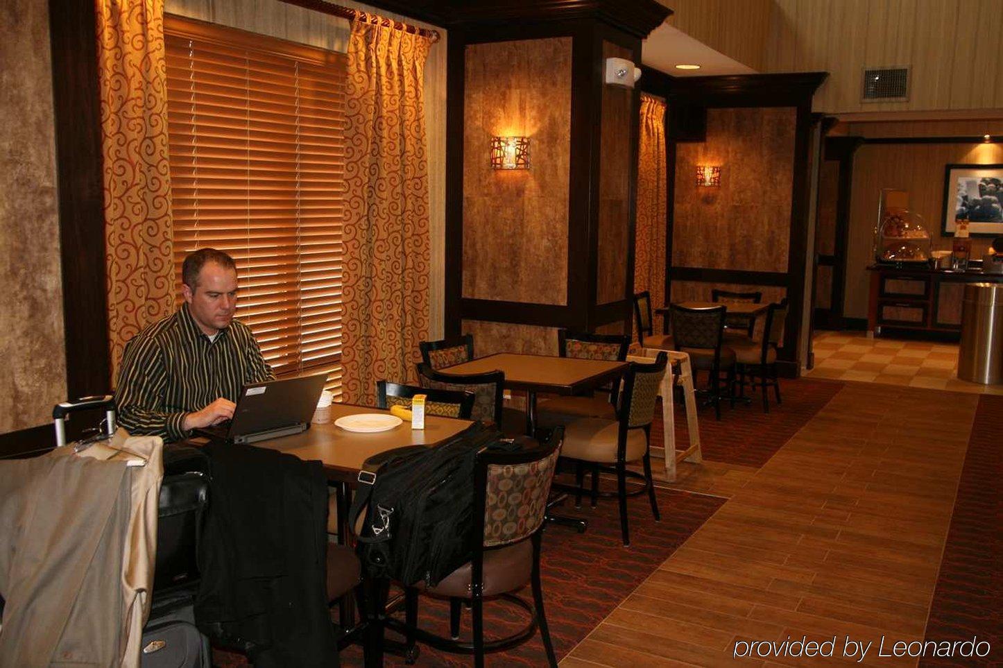 Hampton Inn & Suites New Castle, Pa Restaurant photo